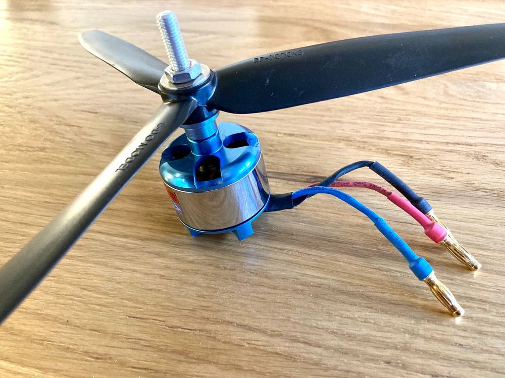 1000KV Outrunner Brushless Motor Type 3715-01A (Gebraucht) in Trélex ...