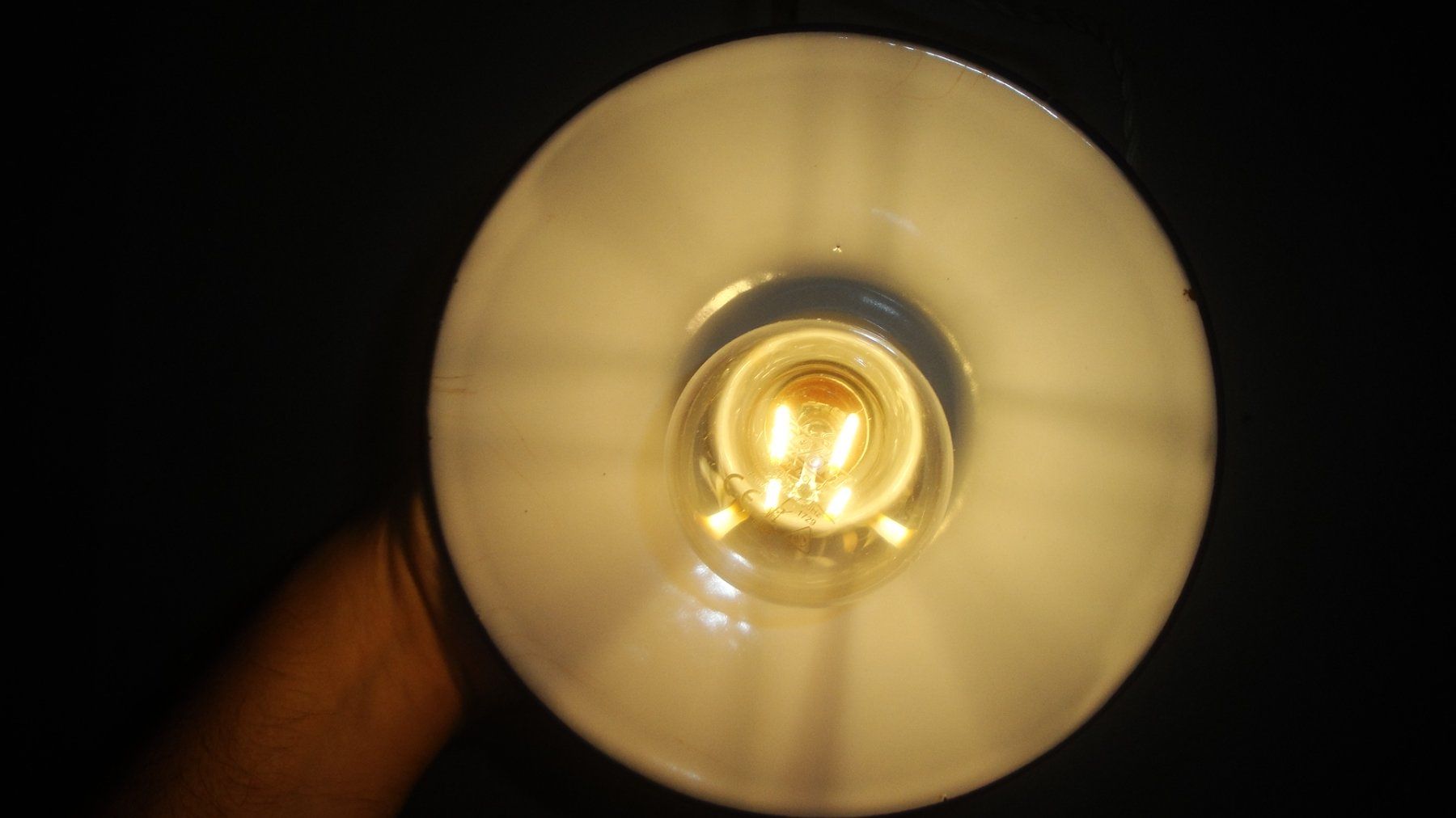 Lampade: Kellerlampe mit Emaillierter Lampenschirm – Usato da Zürich venduto da Paykan 3