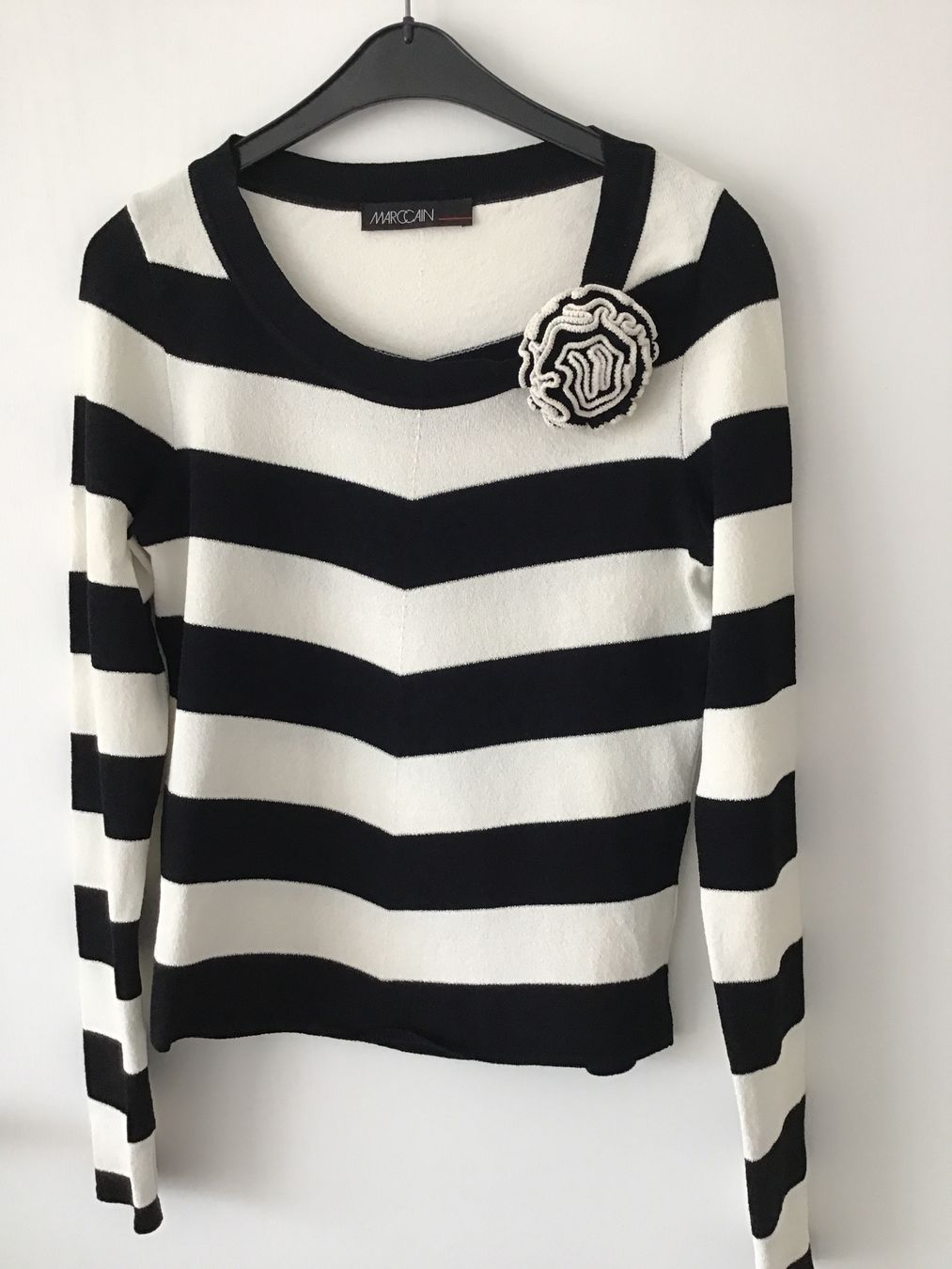 Marc Cain Maglioni & Felpe: Sommerpullover Marc Cain Streifen mit Blume Grösse 1 – Usato da Glattfelden venduto da ire_w6h2