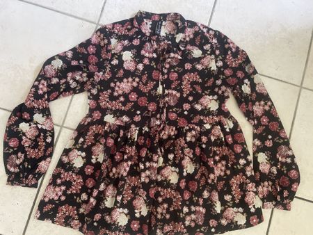 Amisu Bluse, Grösse XS, Blumenmuster, neu