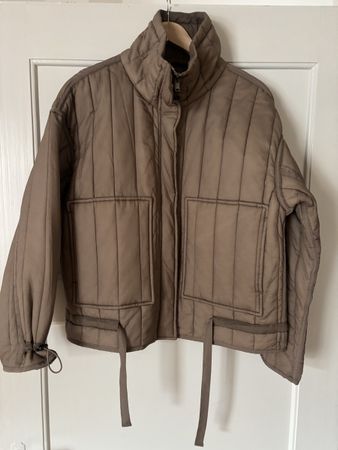 Moderne Oversize-Steppjacke