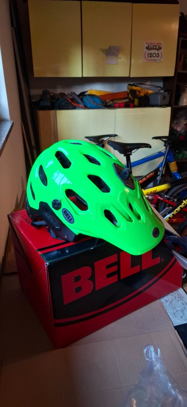Bell Casques: Casco "Bell Super" – D'occasion à Minusio par cip_yby5