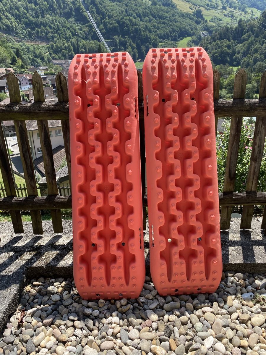 Véhicules de camping: Anfahrtshilfe / Sandbleche – D'occasion à Amsteg par zen0zen