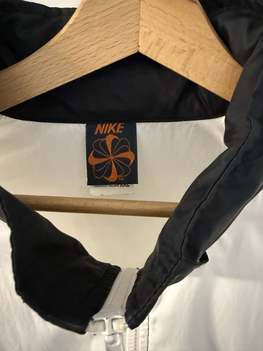 Nike Giacche: Nike Vintage Jacket XXL, Black & White – Usato da St. Gallen venduto da kka_l9wg 1