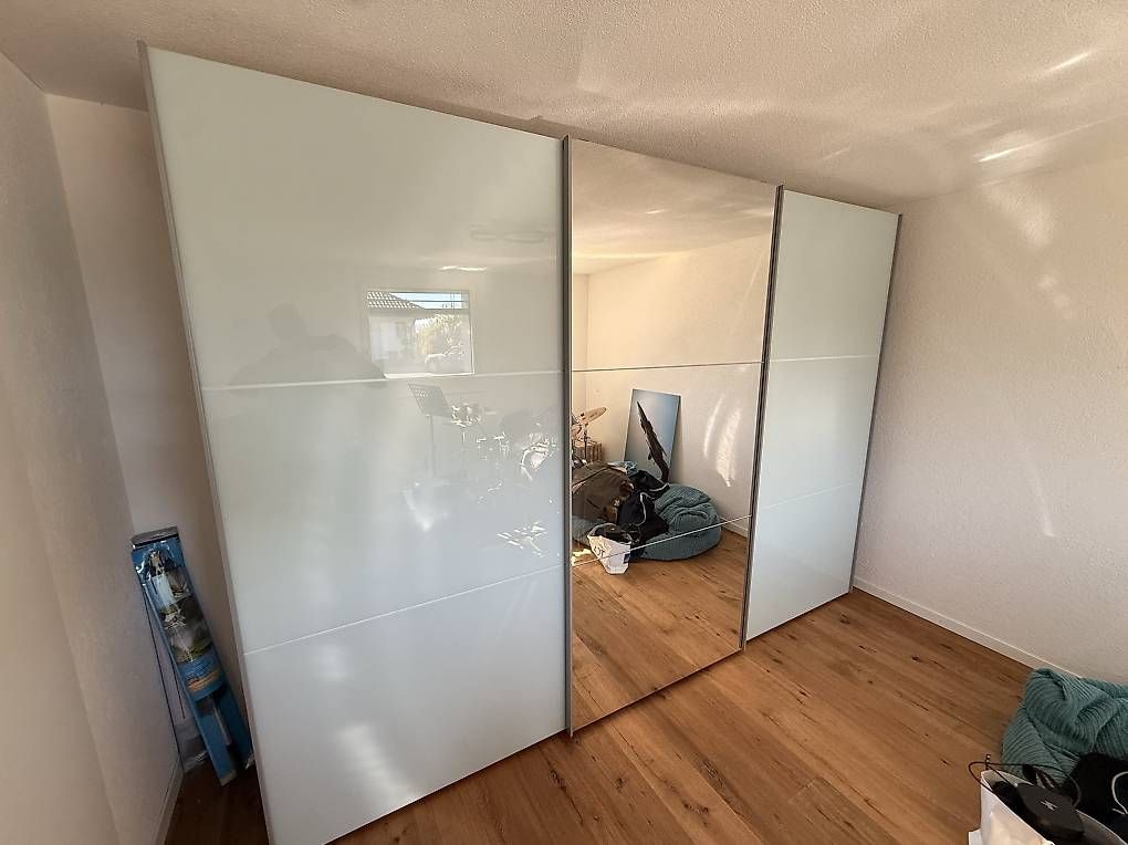 Armoires: Kleiderschrank abzuholen – D'occasion à Dietwil par Pumpe0_6