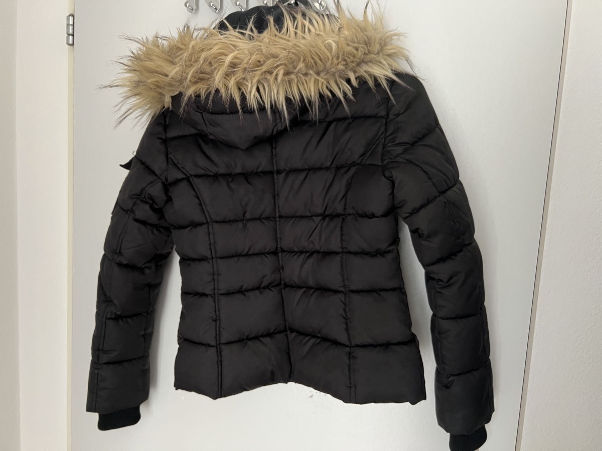 H&M Giacche & Cappotti: * Winterjacke Mädchen 134 * – Nuovo (secondo la descrizione) da Küsnacht ZH venduto da MSSL 2