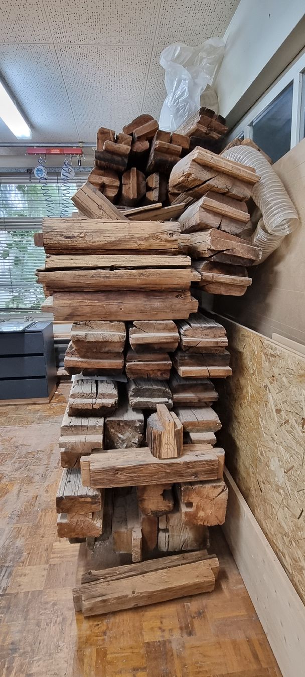 Articoli in legno: Altholz – Usato da Fläsch venduto da SruK 2