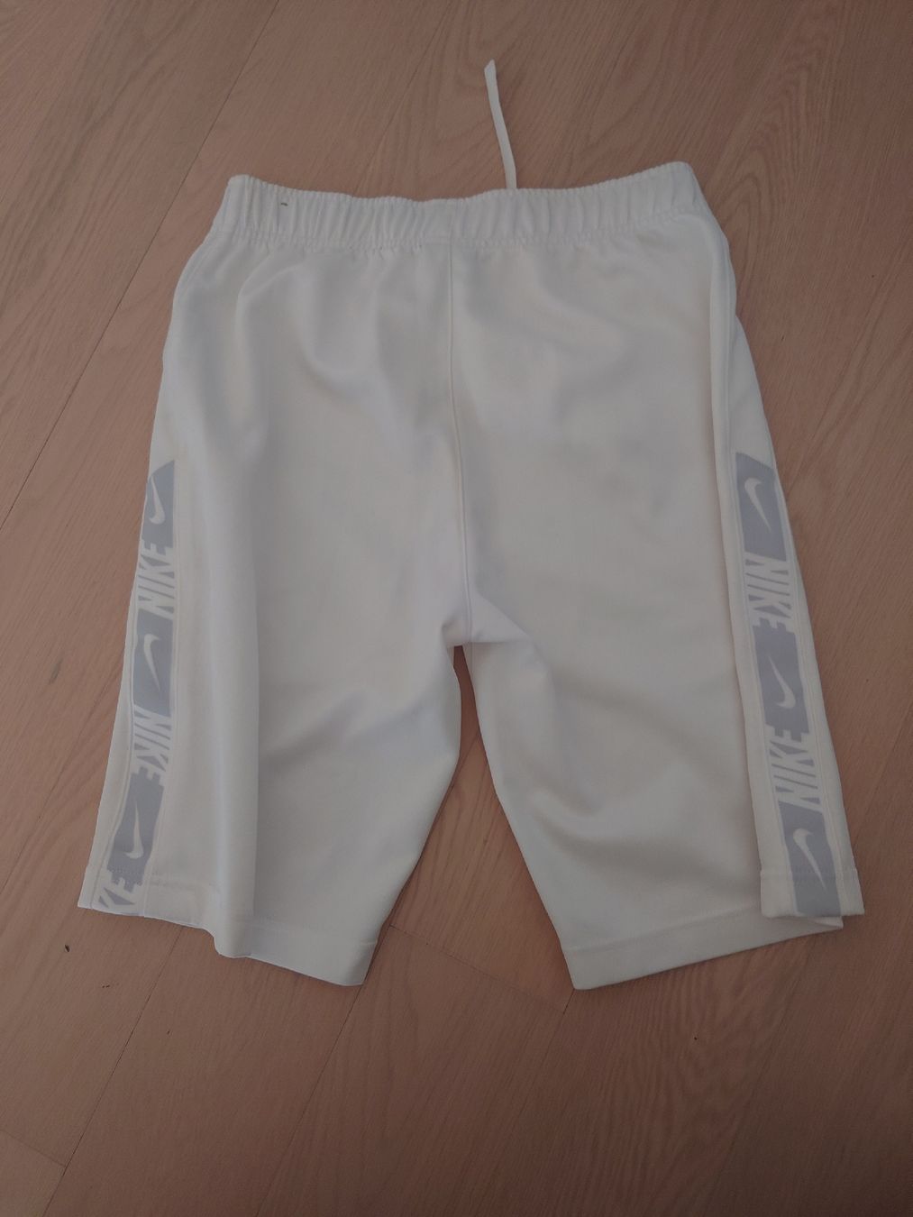 Nike Pantaloni: Nike shorts – Usato da Le Landeron venduto da Plushka 4
