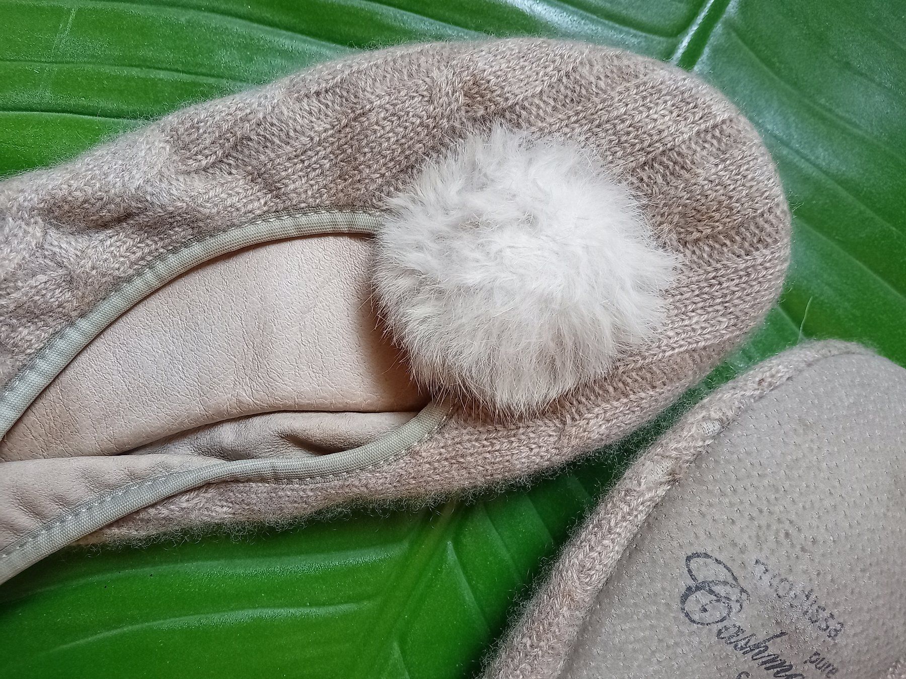 Scarpe da donna: Chaussons Modissa cachemire beige pompon taille S – Usato da Rüthi (Rheintal) venduto da titlis07 2