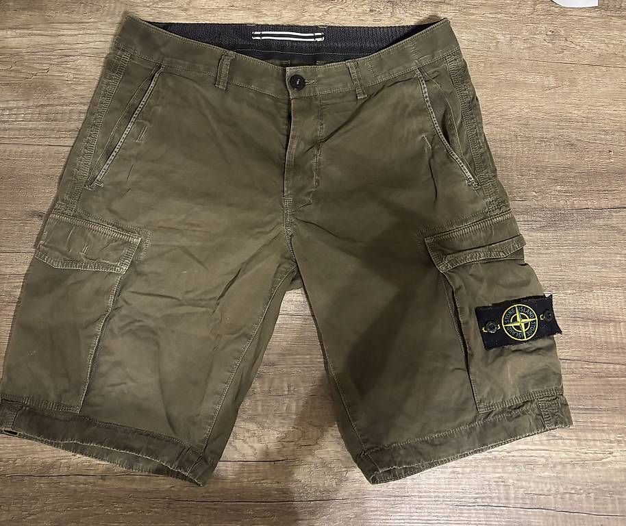 Hosen: Stone Island Cargo-Shorts – Gebraucht aus Bern von deb_2wnq