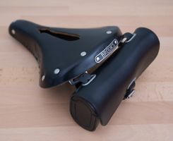 Neuwertiger Brooks Sattel mit Werkzeugtasche