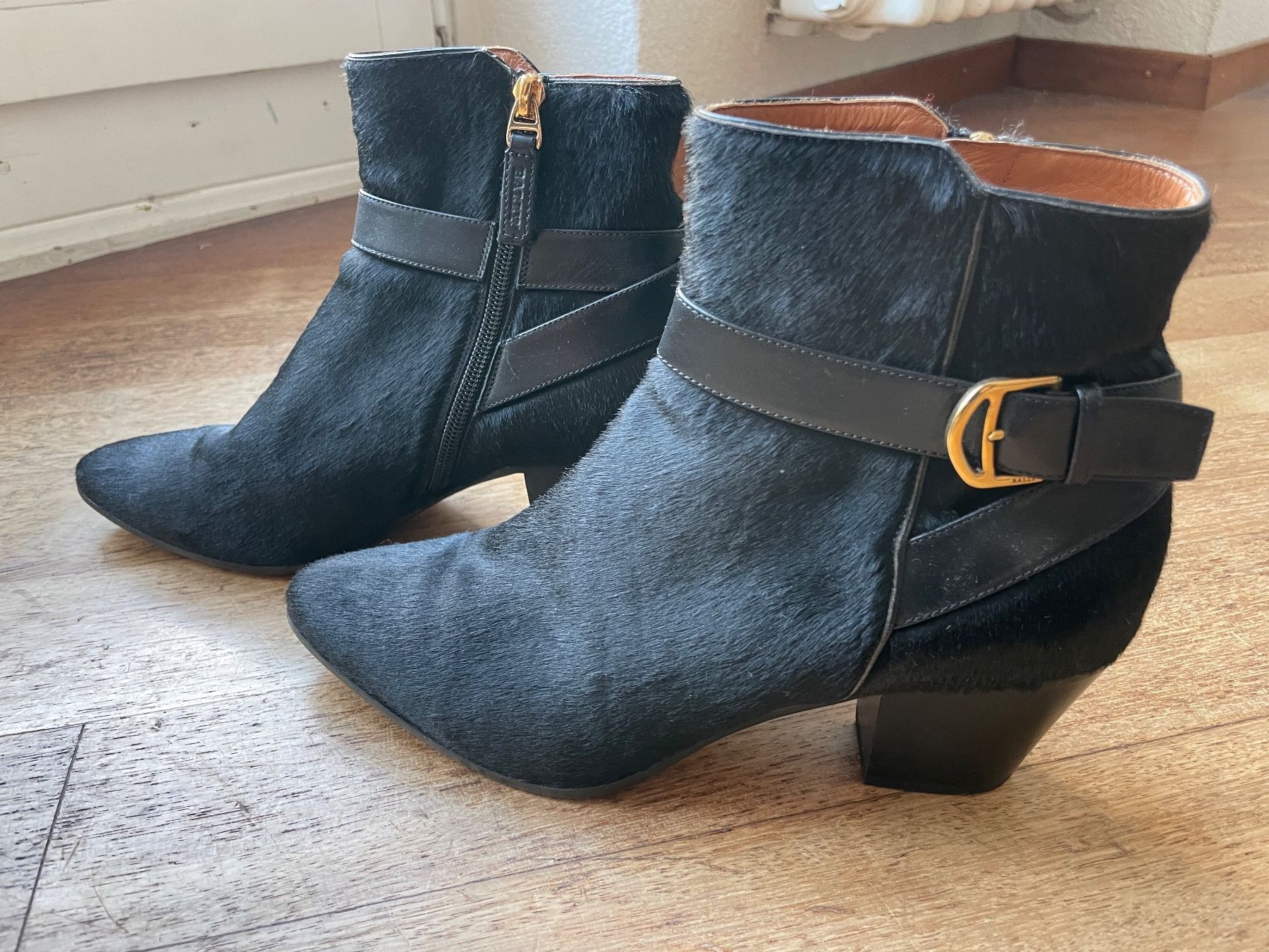 Bally Damenschuhe: Bally Stiefeletten / Bottines in 38.5 – Gebraucht aus Zürich von philippee01
