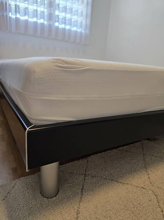 Lits: Bettrahmen 180x200 – D'occasion à Dättwil AG par sar_7kqc