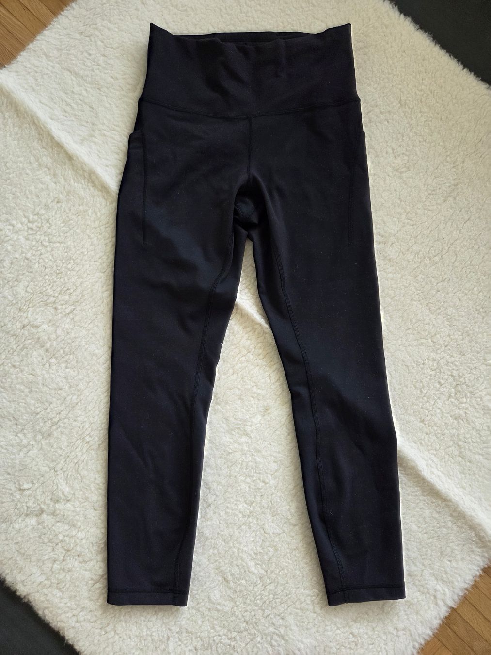 Lululemon Leggings: Lululemon Leggings Black Grosse 8 mit Pockets – Usato da Walchwil venduto da Petulas