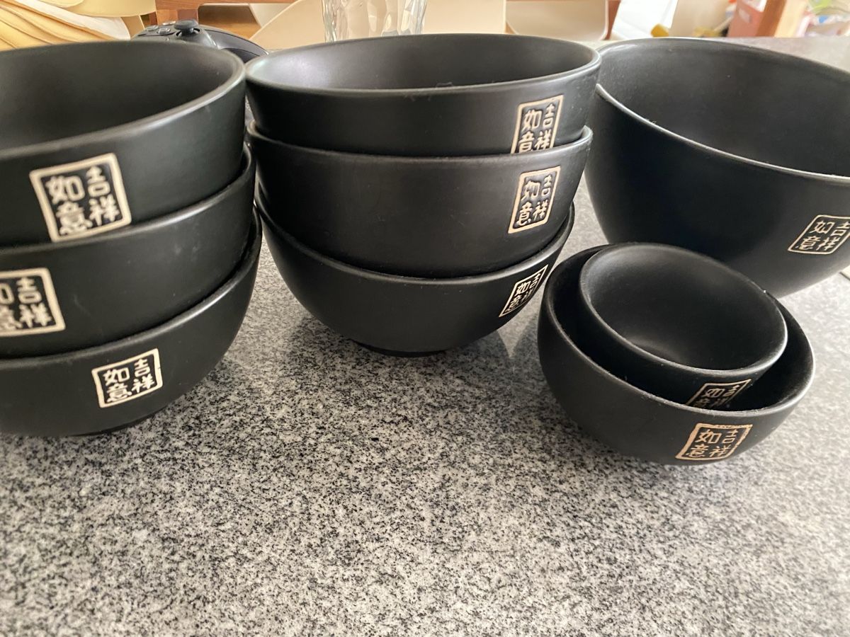 Schalen: Unique 9-Piece Black Bowl Set - Stylish Serving Bowls – Gebraucht aus Urtenen- Schönbühl von windowshopper 1