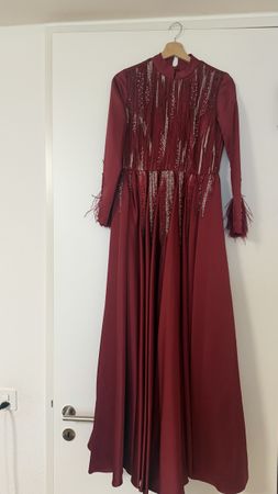 Elegantes Abendkleid in Bordeaux Grösse 38