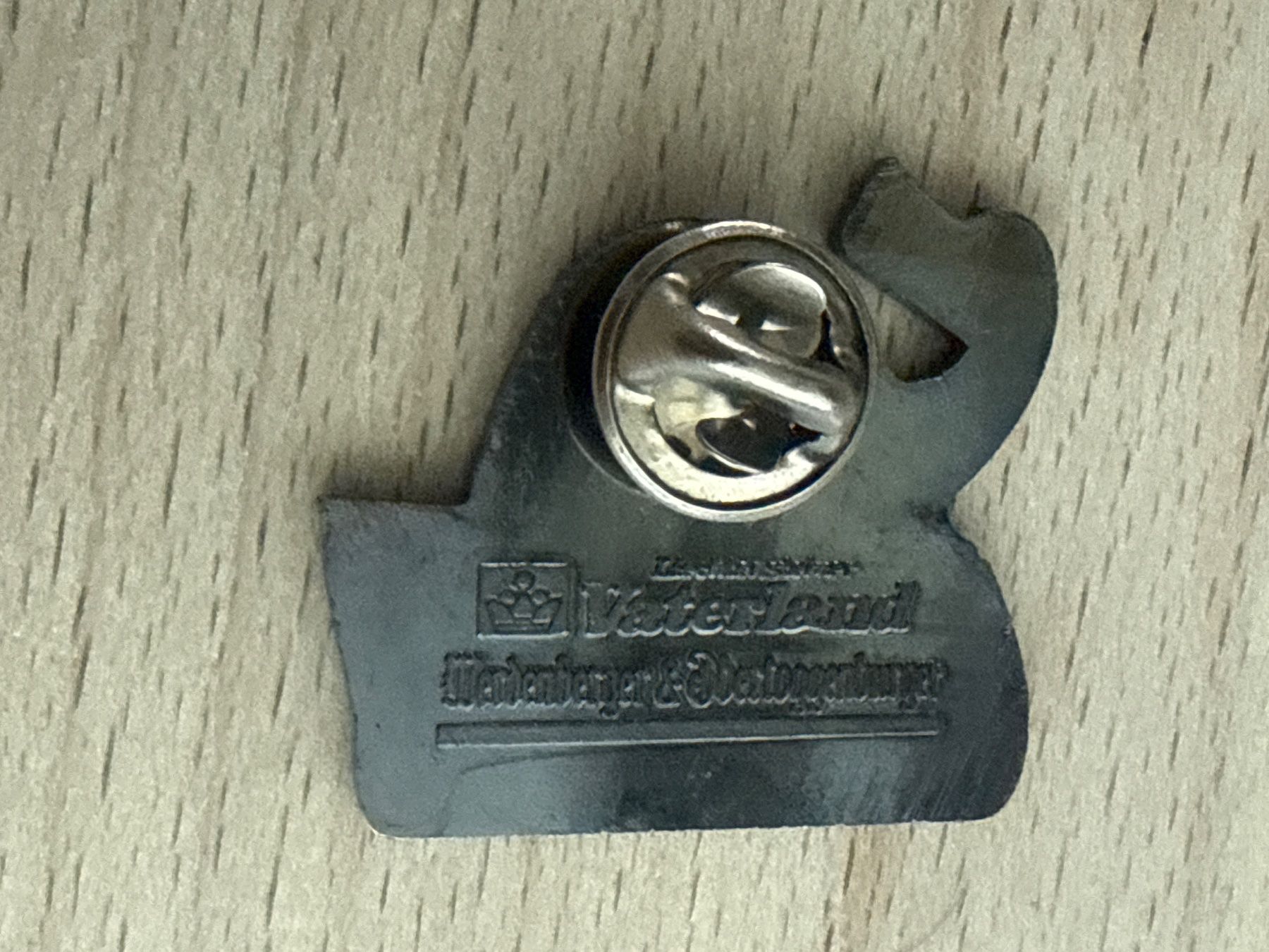 Placchette & Badge: Pin LV – Usato da Glattbrugg venduto da Schweigmatt 1