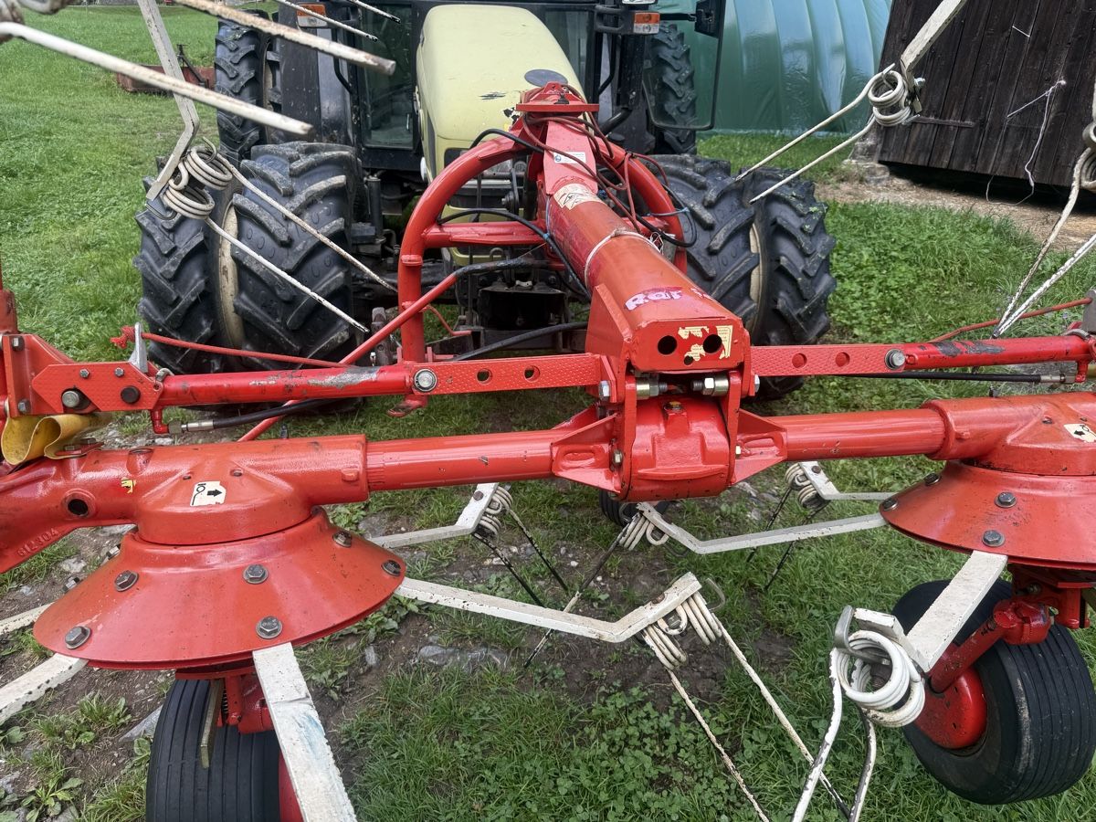 Rapid Tutte le macchine: Kreiselheuer Pöttinger – Usato da Zwischenflüh venduto da tunzi96 3