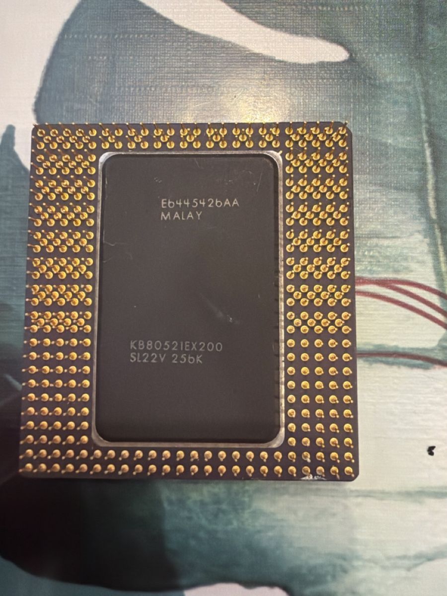 Composants électroniques: Processeur Intel Pentium Pro – Défectueux à Martigny par capri2800 3