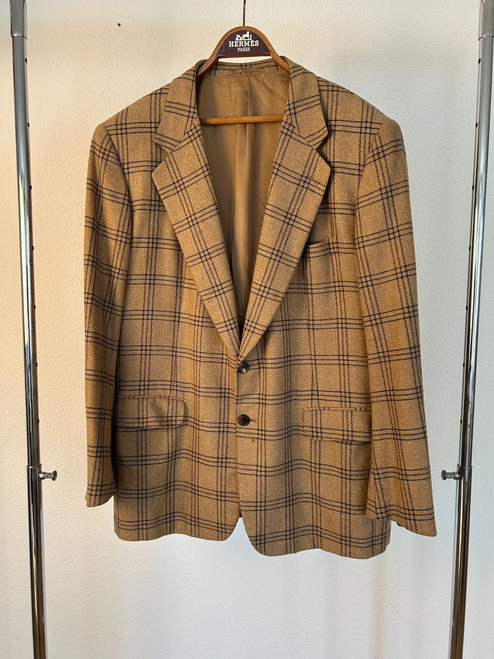 Hermès Giacche: Hermès Beige Plaid Wool Blazer – Usato da Bern venduto da kurtikobolt74