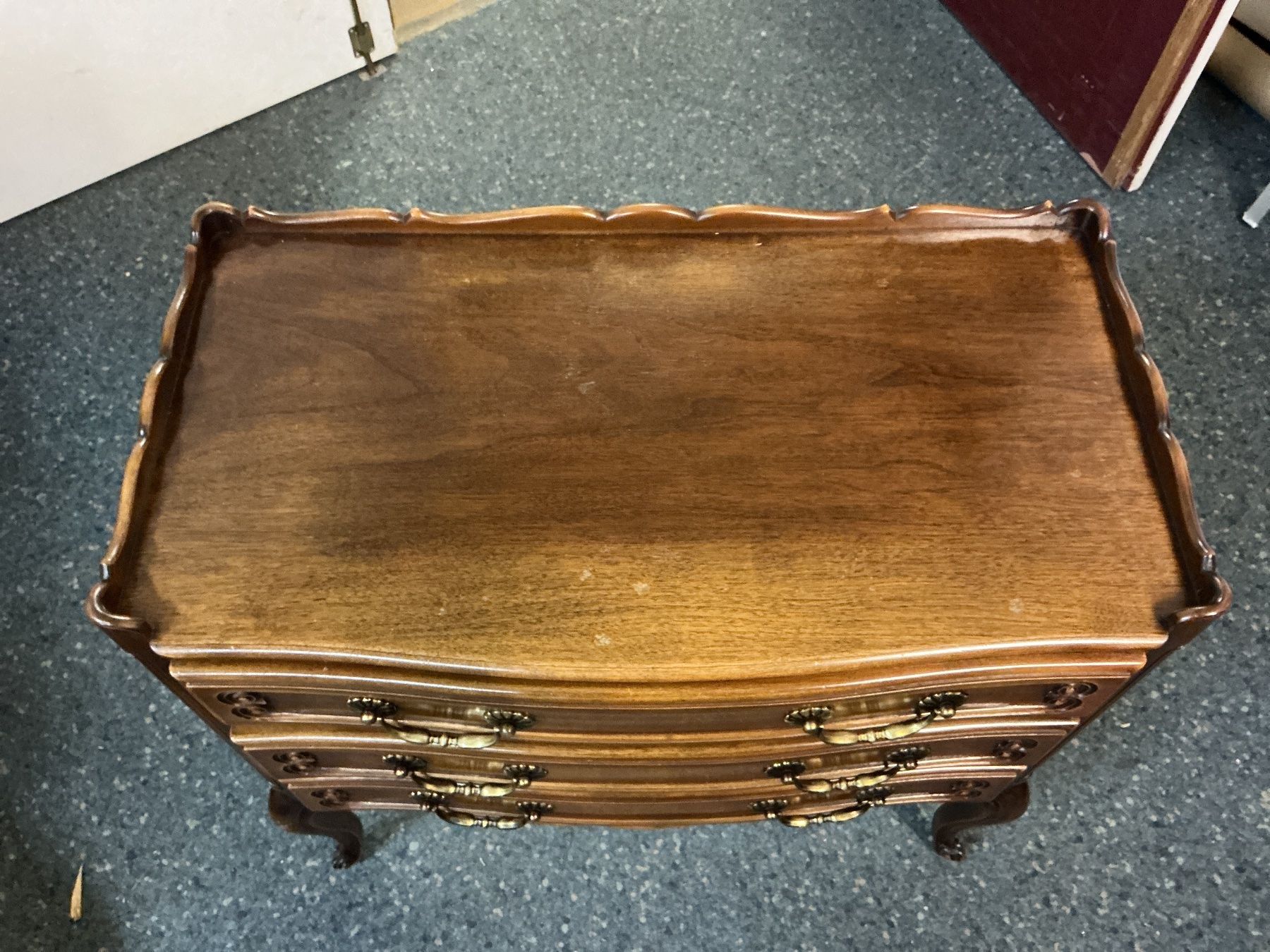 Commodes: Klassische Stilkommode geschwungen – D'occasion à Bern par vielerart 1