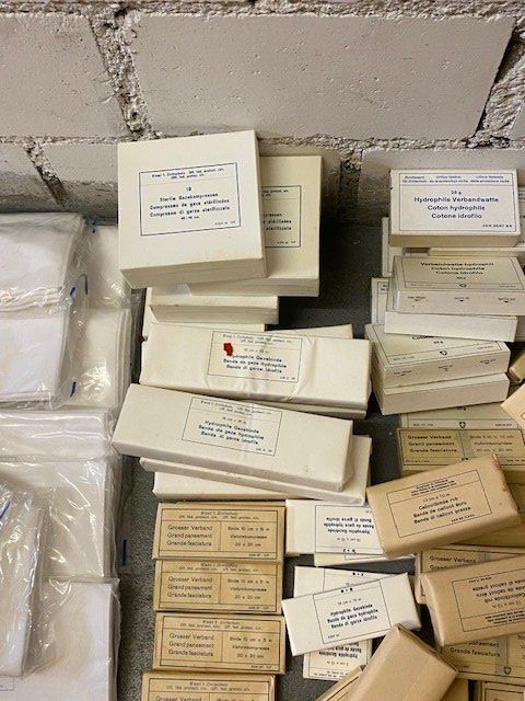 Kit di pronto soccorso: LOT VERBANDSMATERIAL  CH ARMEE – Usato da Chur venduto da silbermon 3