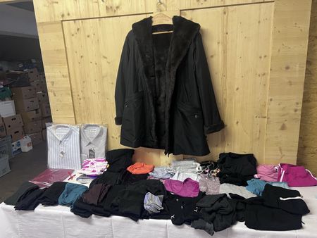Kleidungspaket Damen Herren gemischt (67)