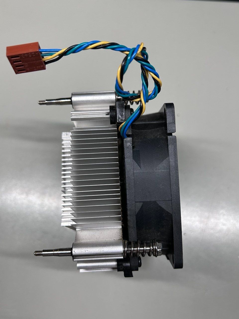 Componenti elettronici: Dissipatore con ventola per CPU – Usato da Giubiasco venduto da LorisVale 4