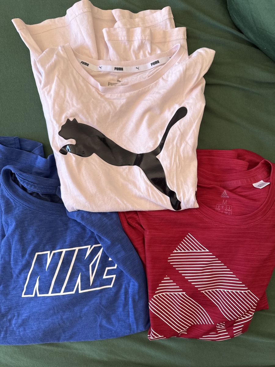 T-shirt: Lot de 3 t-shirts de sport – Usato da Genève venduto da pet_sh52