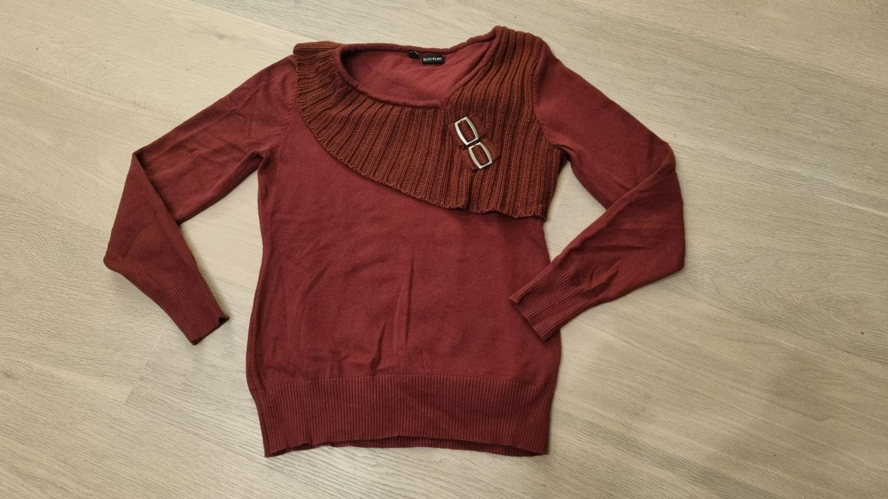 Maglioni & Felpe: Strick-/Pullover mit Blickfang am Kragen - Gr. S – Usato da Neftenbach venduto da DanielaS01020304 1