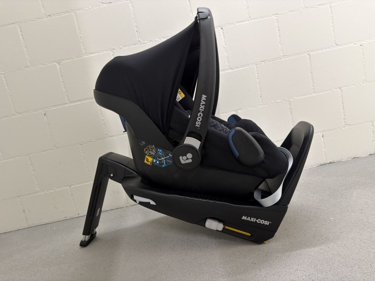 Maxi-Cosi Seggiolini per auto: Maxi-Cosi Rock i-Size Babyschale & Basisstation, unfallfrei – Usato da Oberkirch LU venduto da LoVelo3 3