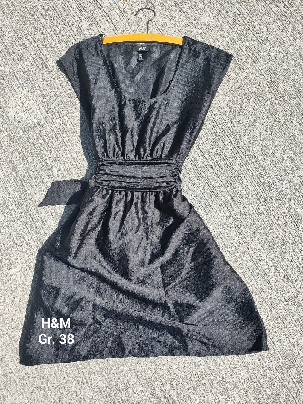 H&M Kleider: H&M Kleid Schwarz Gr. 38 – Gebraucht aus Horgen von Lulusa