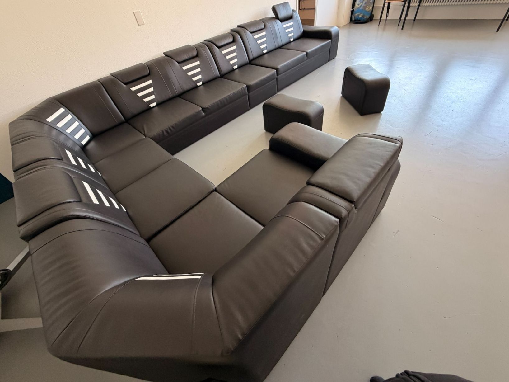 Divani: Schwarzes Ecksofa aus Leder mit Ottomanen, Top Zustand – Usato da Basel venduto da fai_2nnf 3