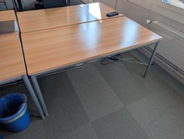 Schreibtisch: Holzplatte, Höhenverstellbar (1/4)