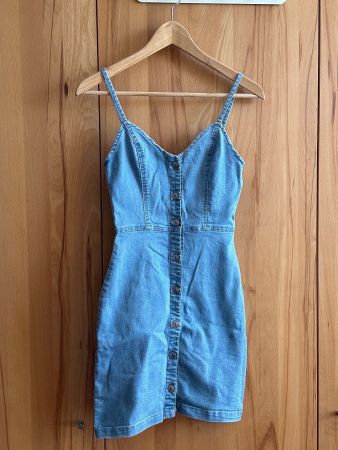 Blaues dehnbares Jeanskleid