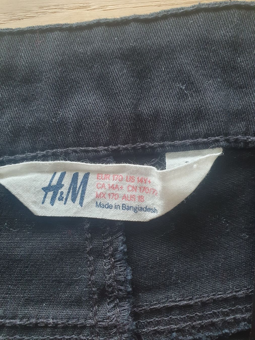 H&M Pantaloni: Sommer Shorts/ Hotpans H&M schwarz – Nuovo (secondo la descrizione) da Moosseedorf venduto da Sonnenschein.. 1