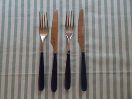 4- teiliges Besteck mit blauen Griffen - 260762