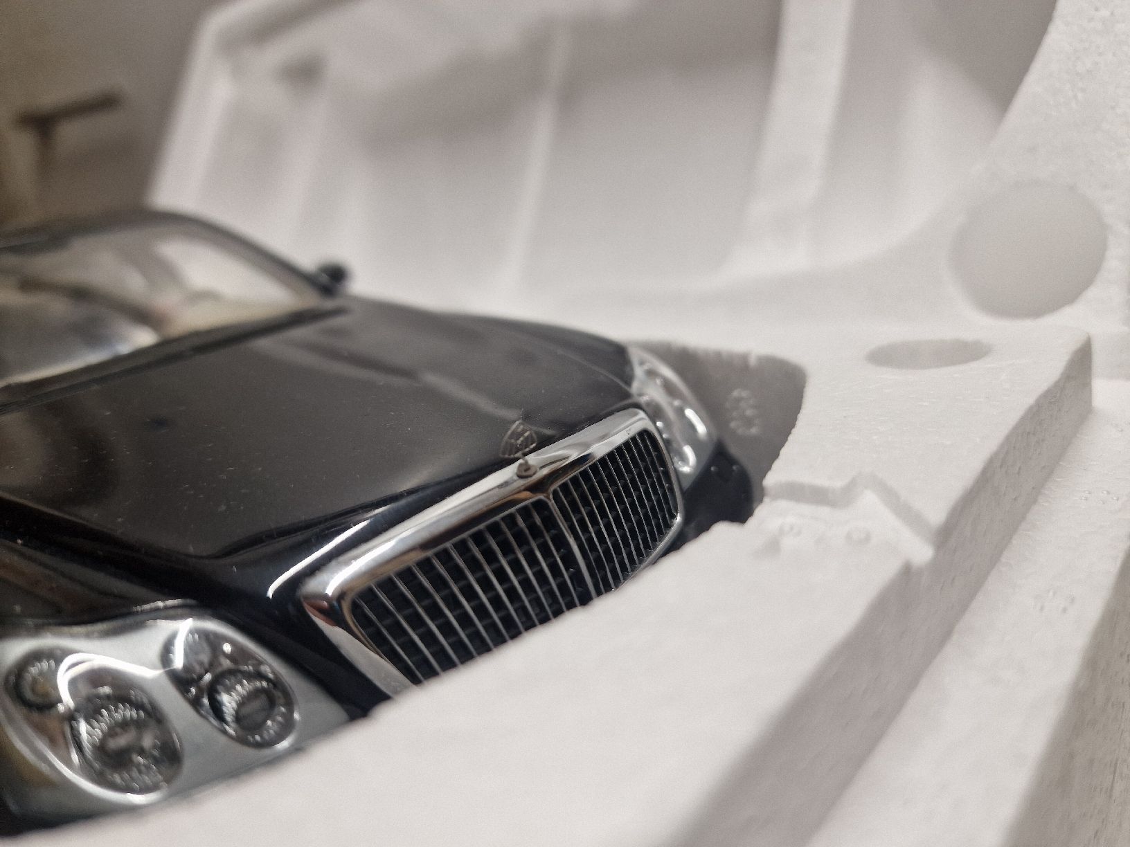 Autoart Modellini d'auto: autoart 1:18 Maybach schwarzes Modell im Karton – Usato da Alberswil venduto da R21Turbo 3