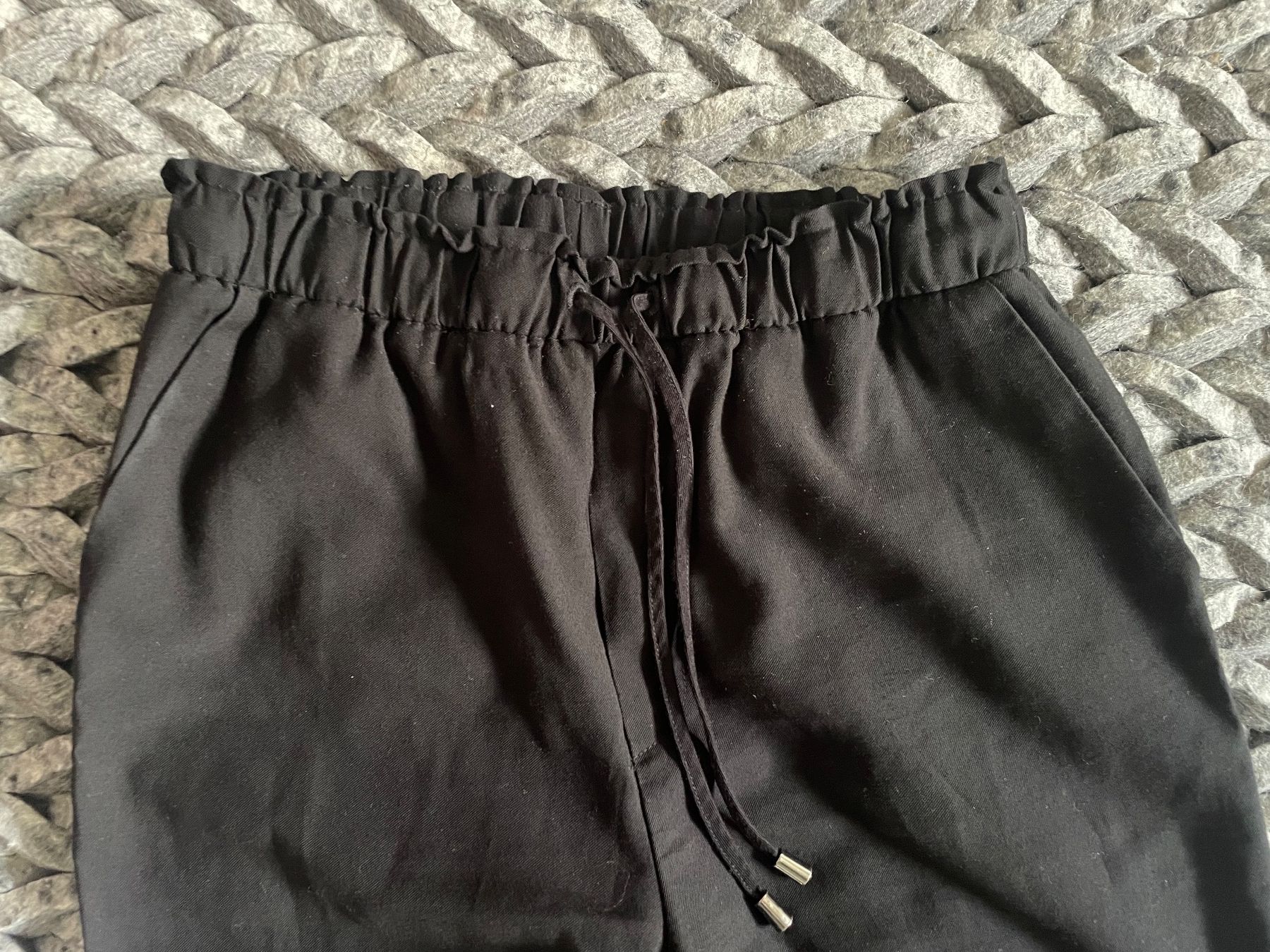 Pantaloni: Schwarze Hose Mango Gr. S – Usato da Coldrerio venduto da Theres2004 1
