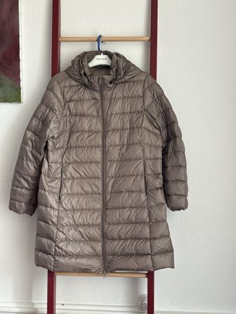 Giacca trapuntata da donna colore taupe con cappuccio