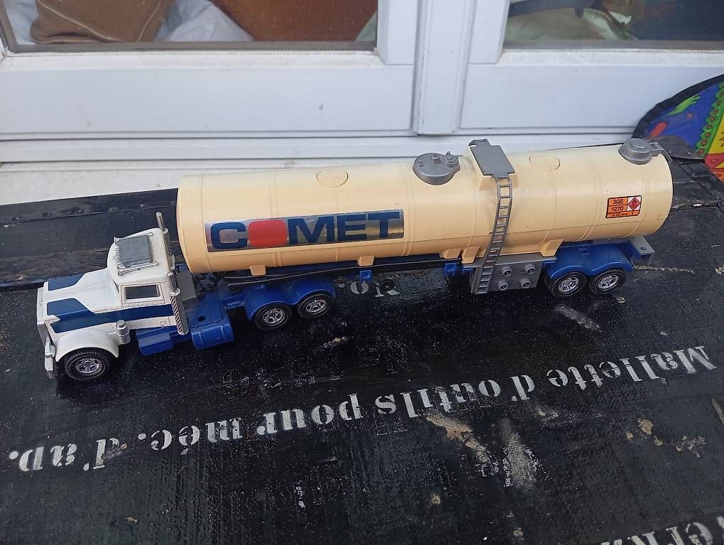Peterbilt Voitures modèles: Peterbilt Truck Matchbox – D'occasion à Basel par Petergunn