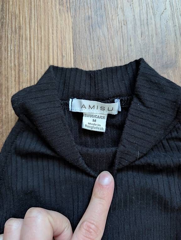 Top: Schwarzes Top M – Usato da Erschwil venduto da andora00 1