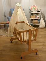 Stubenwagen / Babywiege aus Holz mit Matratze und Himmel