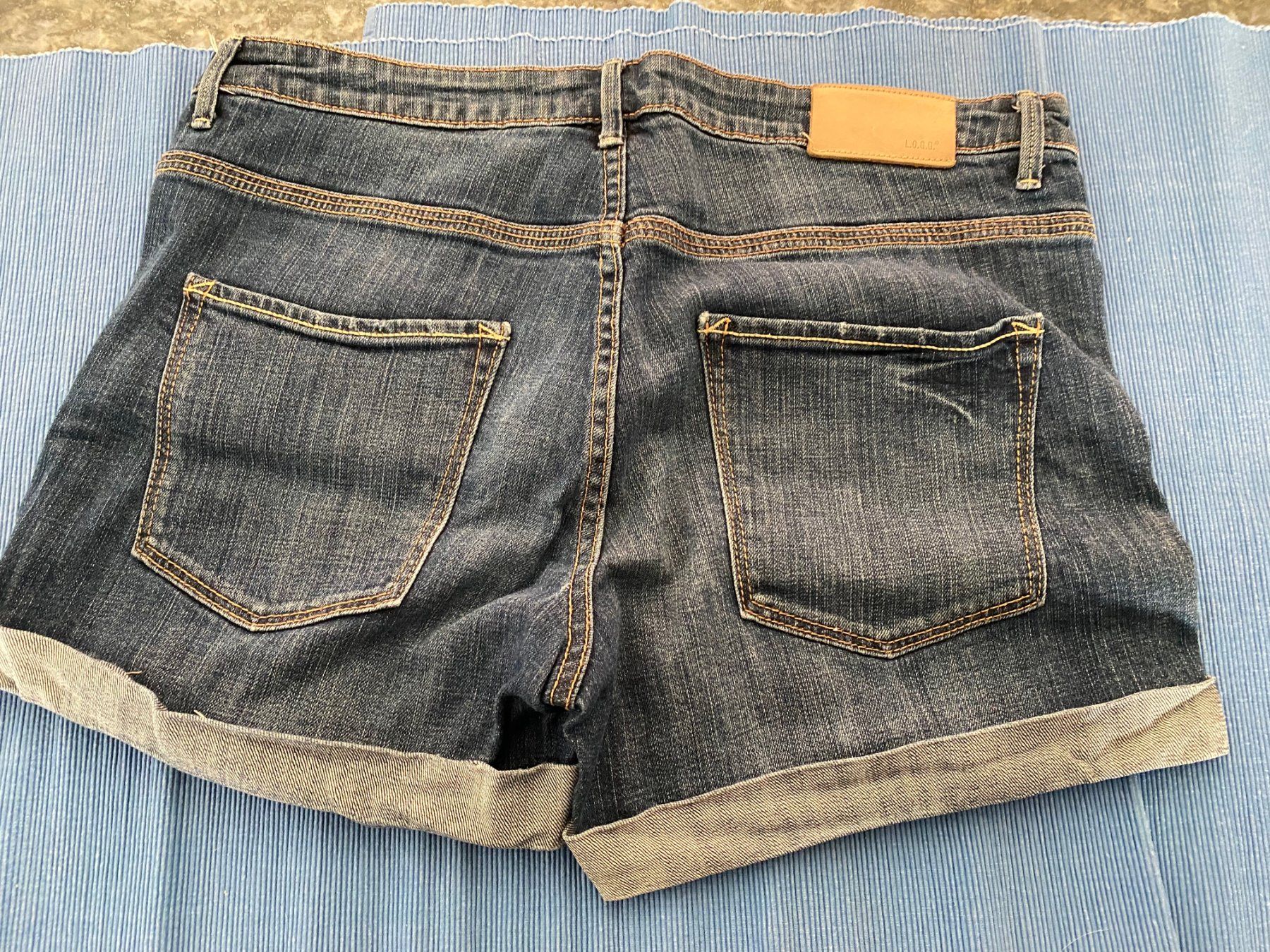 Jeans: Jeans Shorts W31 – Usato da Allenwinden venduto da Obalu 2