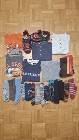 Lot de vetements taille 104  garcon et chaussures taille 28