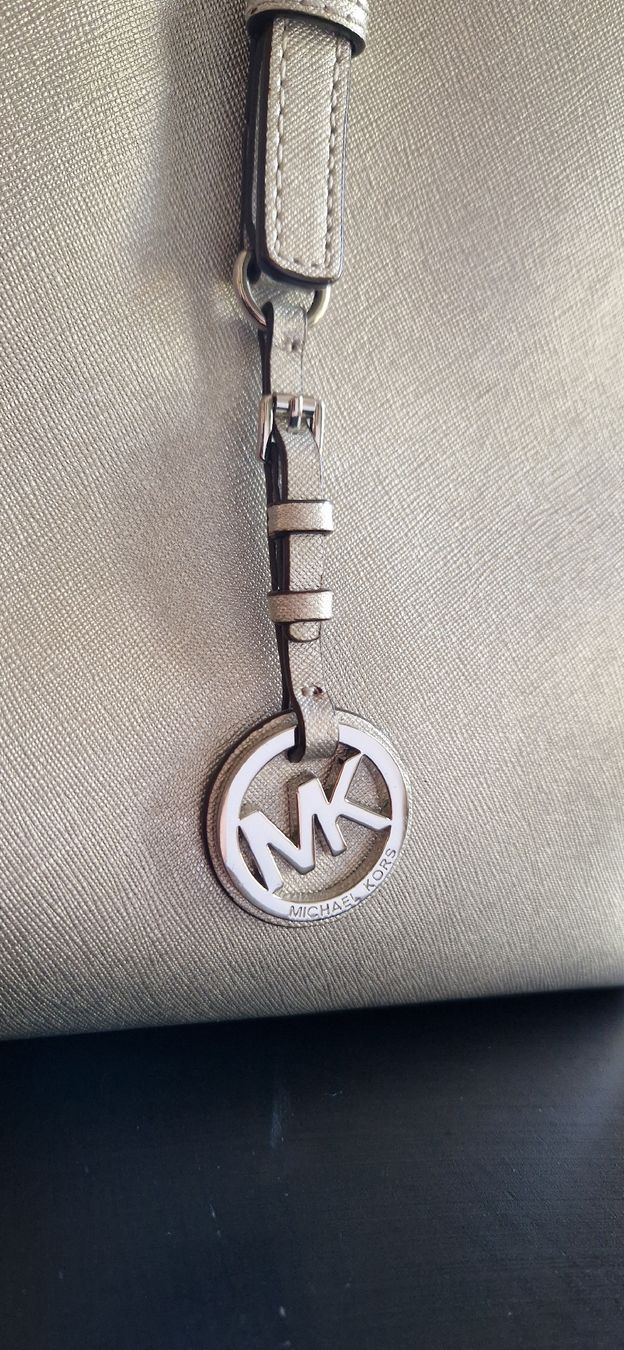 Michael Kors Borse da donna: Silberne Michael Kors Tasche – Usato da Adliswil venduto da Caty_G 1