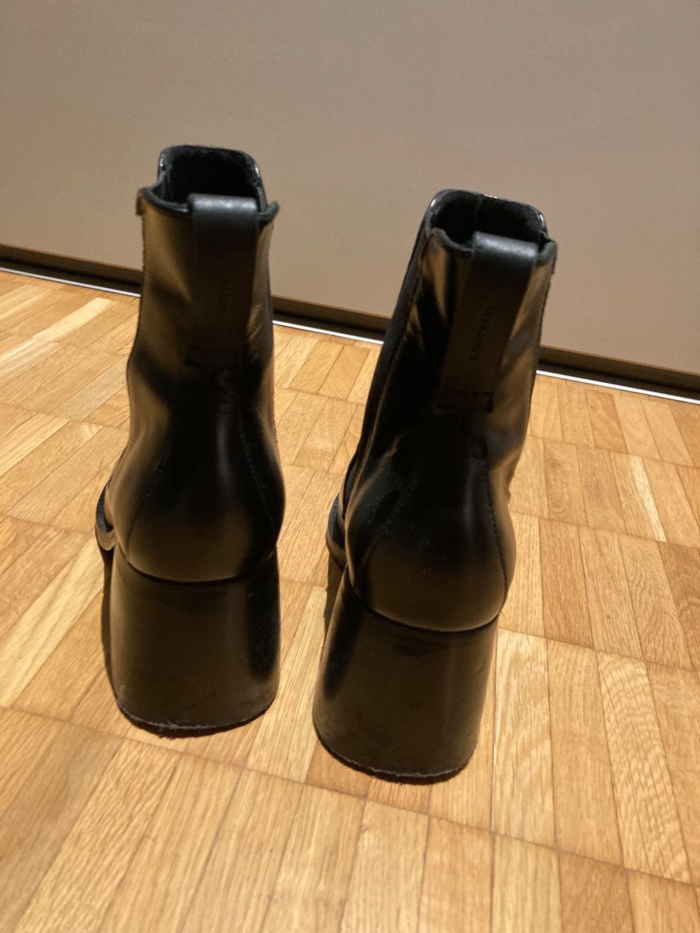 Scarpe da donna: Schwarze Stiefeletten von AllSaints – Usato da Zürich venduto da kristina_korotysh 2