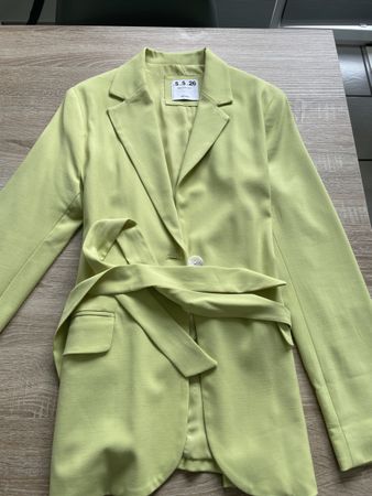 Stylischer Frühlingsblazer in Grün, Grösse S/26, neuwertig