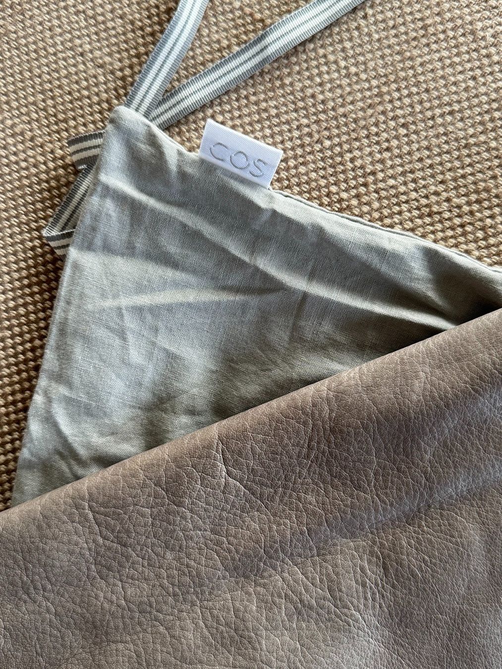 Cos Borse: Sac pochette en cuir gris COS – Nuovo (secondo la descrizione) da Zürich venduto da catherinegisele 4