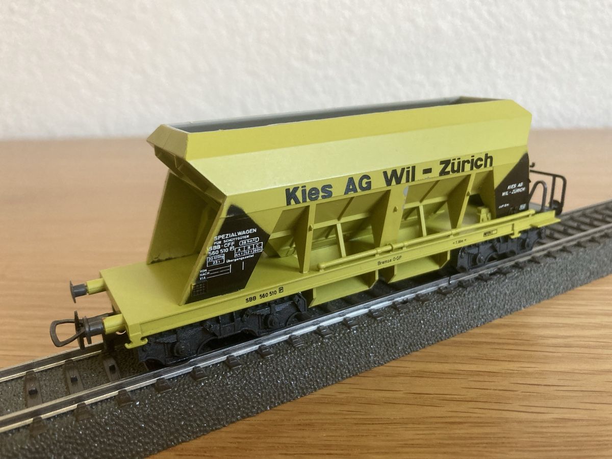 Liliput Modelleisenbahnen: Schüttgutwagen Kies AG Wil ZH – Gebraucht aus Winterthur von Whitefish